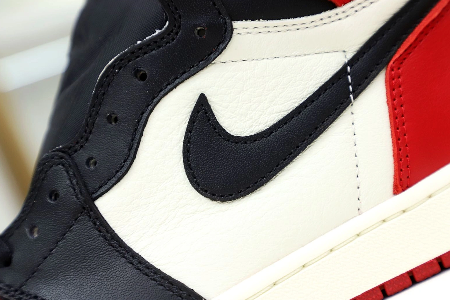 TOE' JORDAN 1 OG AIR RETRO 'BRED HIGH 0204